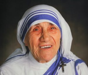 madre-teresa-de-calcuta-e-canonizada-pelo-papa-francisco-em-missa-no-vaticano-tarobalondrina1