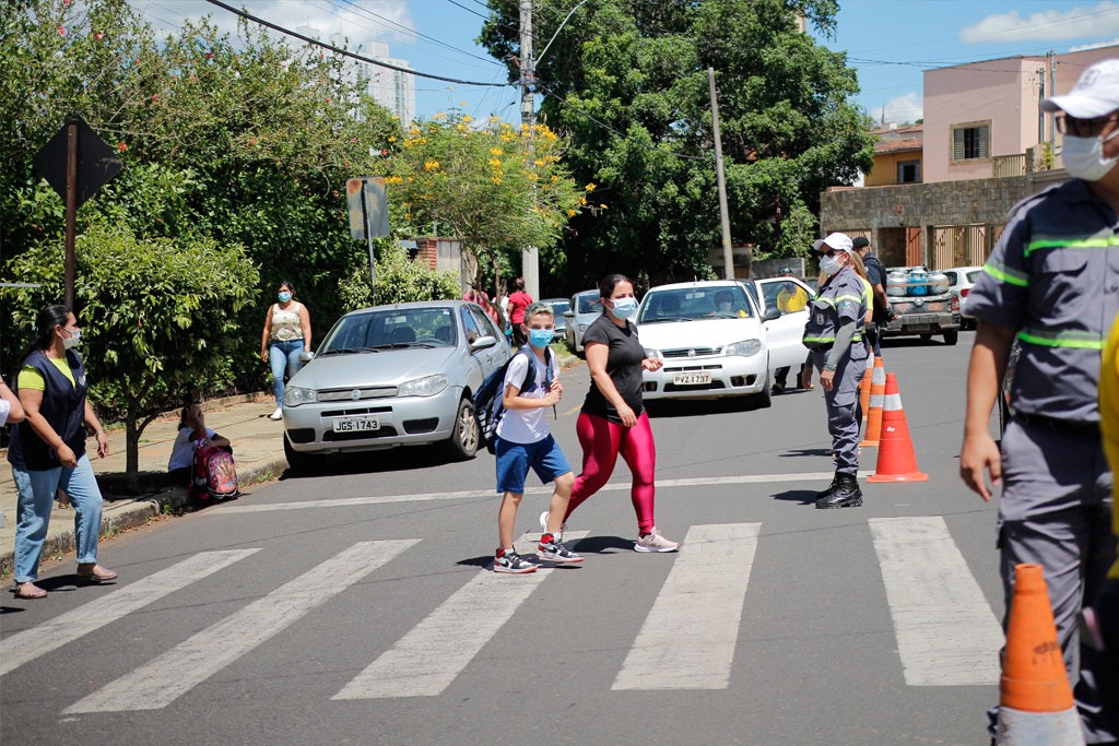 Campanha De Conscientiza O Sobre O Uso Da Faixa De Pedestres Em Arax Jornal Intera O